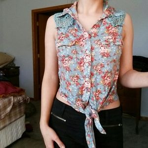 Sleeveless button down top ties at waist
